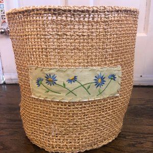 Basket w/flower pattern